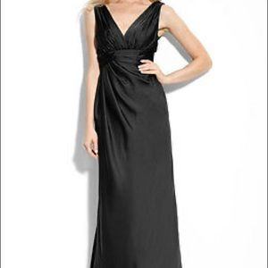 monique lhuillier bridesmaid dress size 6 black. (Needs to be dry cleaned !)